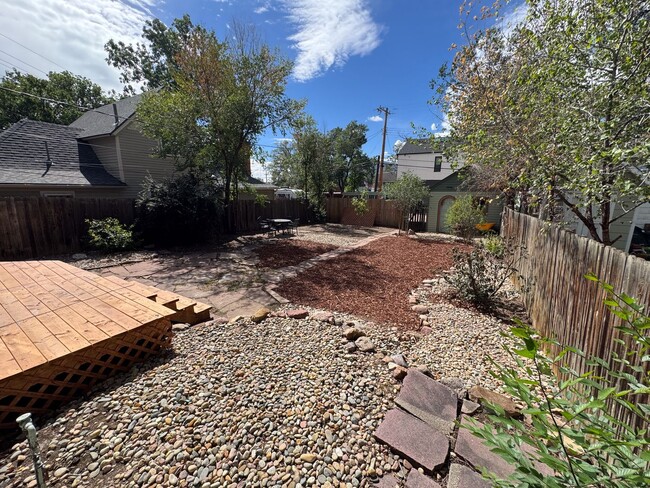 Building Photo - 935 W Pikes Peak Ave