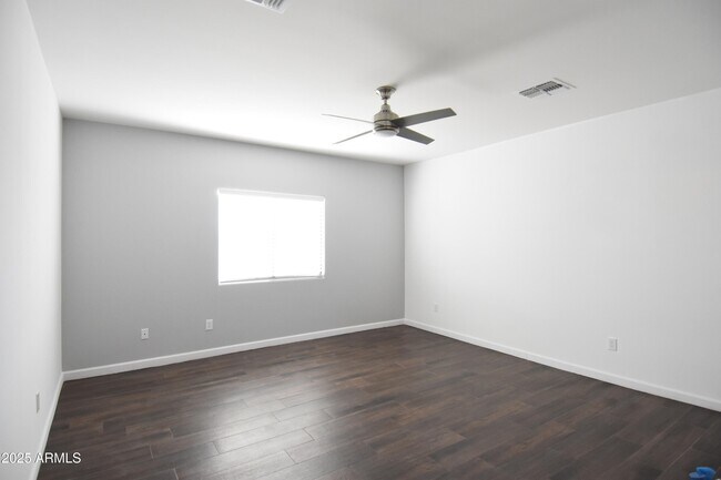 Building Photo - 1527 E Germann Rd