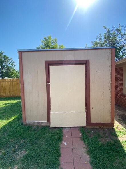 Building Photo - 2225 SW 60th St