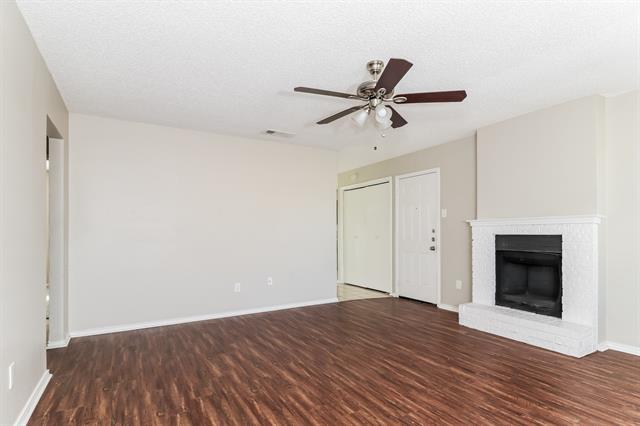 Building Photo - 2942 Mesa View Dr