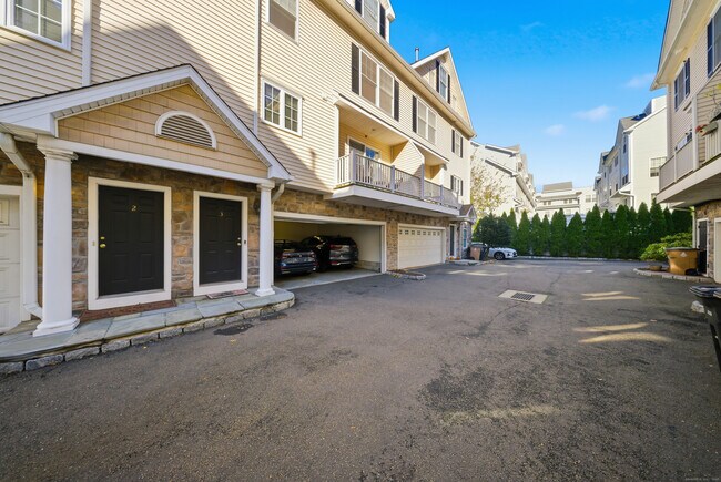 Building Photo - 1707 Summer St