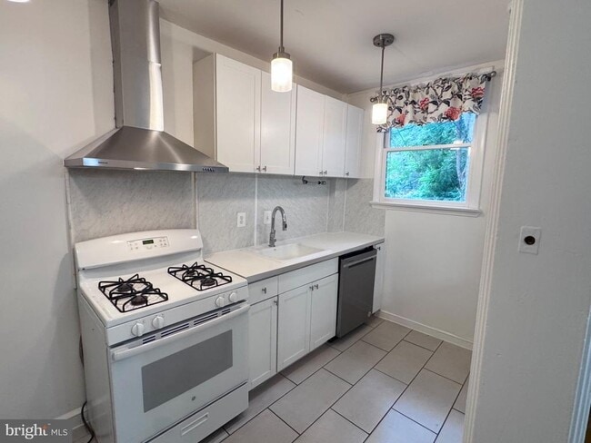 Building Photo - 4417 Volta Pl NW