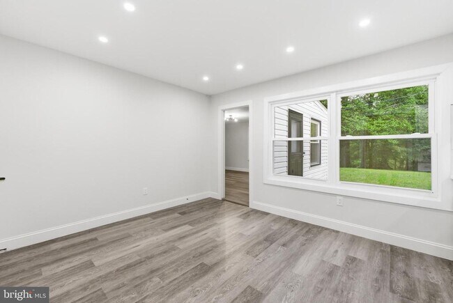 Building Photo - 27 Parkside Cir