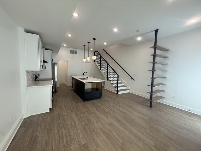 Building Photo - 1229 E 29th St