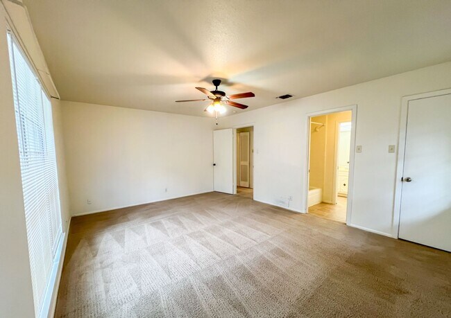 Building Photo - 11103 Whisper Hollow