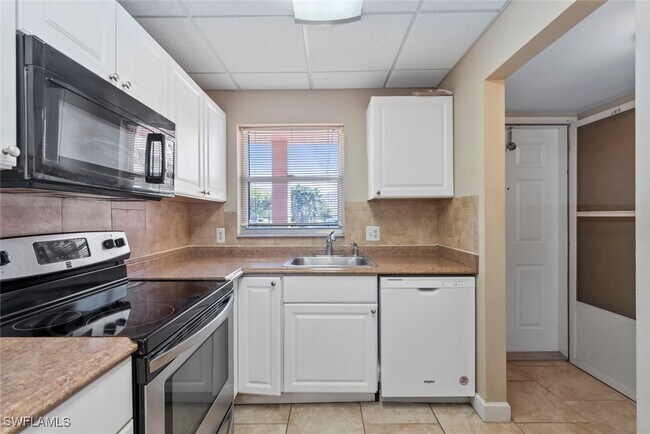 Building Photo - 170 Turtle Lake Ct