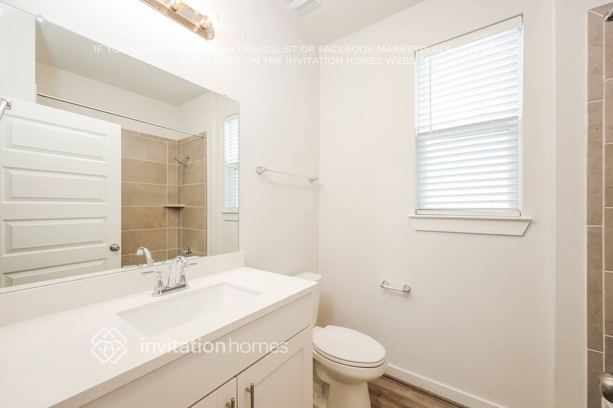 Building Photo - 4727 Audubon Pl