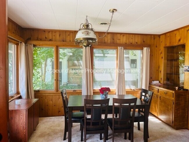 Building Photo - 3 bed, 2 bath house near Hayden Lake Country Club