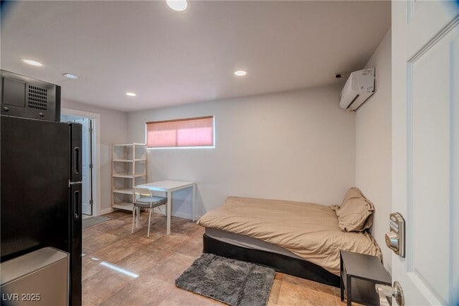 Building Photo - 100 N Ocotillo St