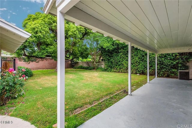 Building Photo - 303 E Las Flores Ave