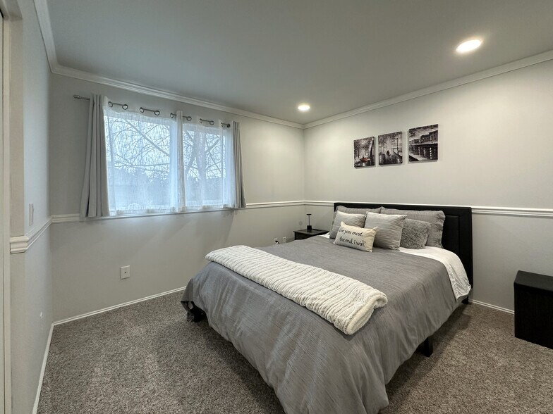 Bedroom 3 Queen Size Bed - 34426 10th Ave SW