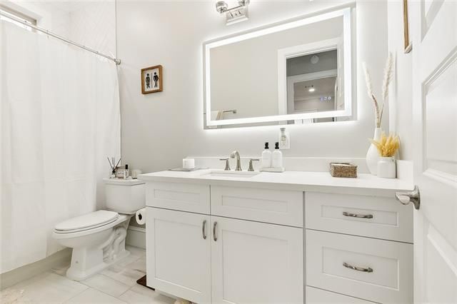 Building Photo - 8541 Victory Dr