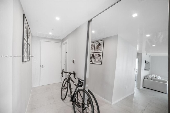 Building Photo - 1900 N Bayshore Dr