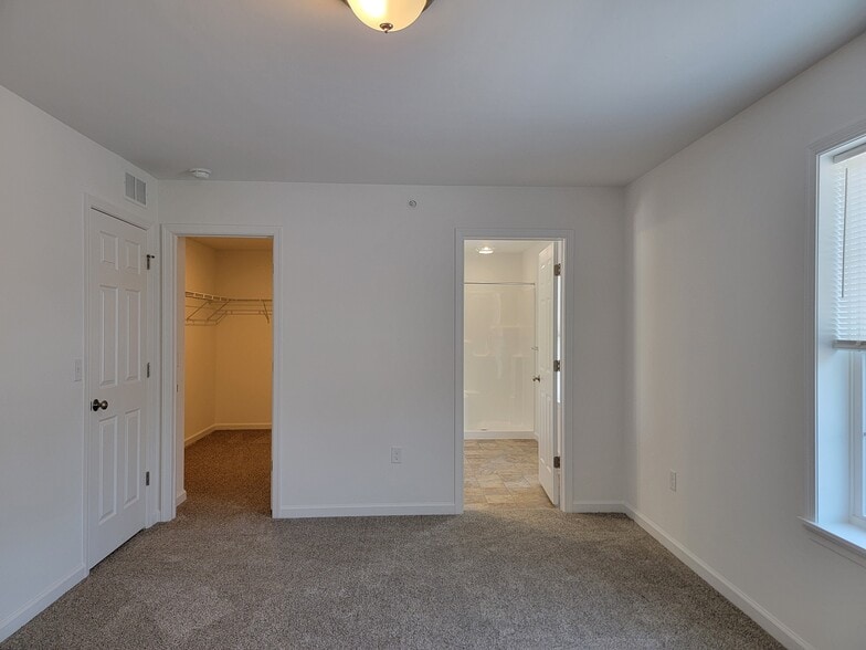 Building Photo - 130 Robert Cir