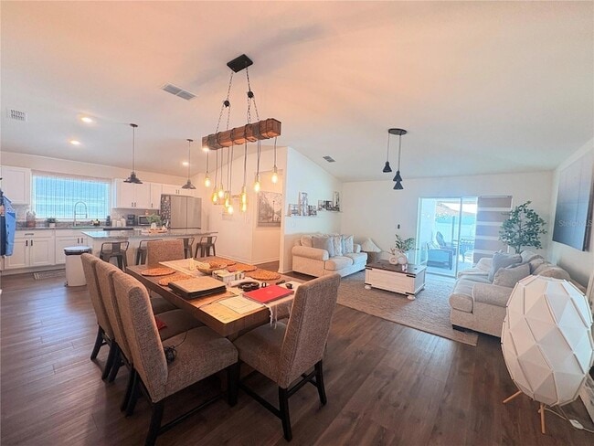 Building Photo - 1084 Papaya Cir.