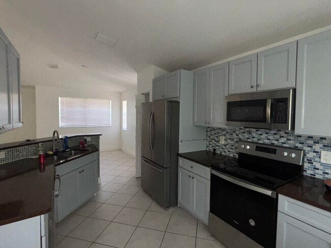 Building Photo - 1734 NE 6th St