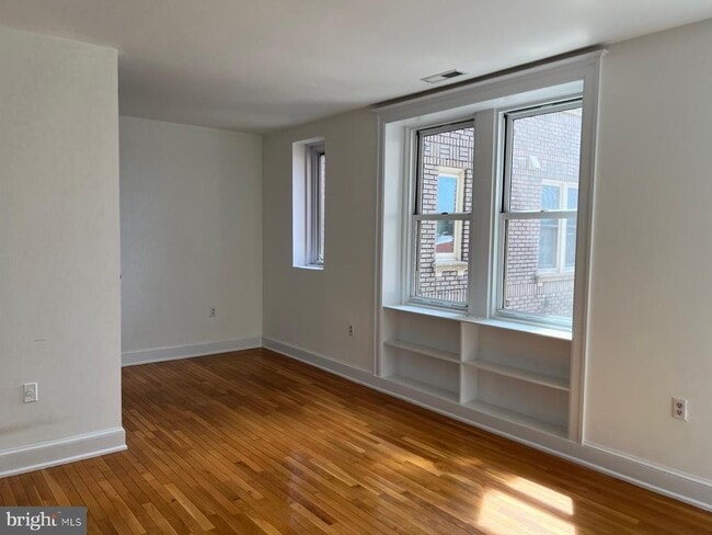 Building Photo - 1916 17th St NW