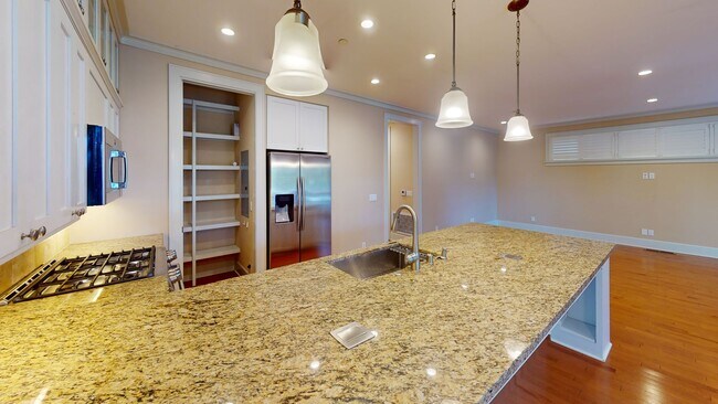 Building Photo - 244-248 B Ave