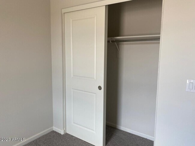 Building Photo - 815 Silvercreek Ln