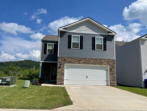 Building Photo - 4 bed / 2.5 bath 2-story with great views available 7/10!