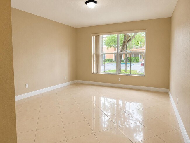 Building Photo - 3549 Forest Hill Blvd