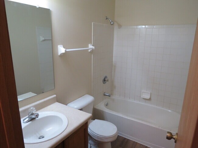 Building Photo - 1271 Caravel Dr