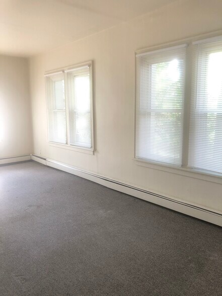 sunny bedroom w/large closet - 124 College Pl