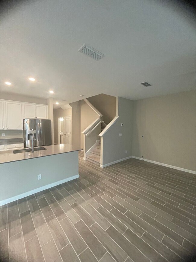 Building Photo - 27 Yeti Ct