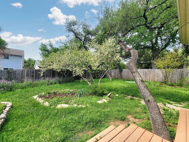 Building Photo - 3/BR 2/BA Single-Level Home with Sunroom a...