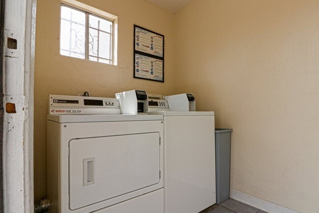 Building Photo - 3841 Hazelwood St