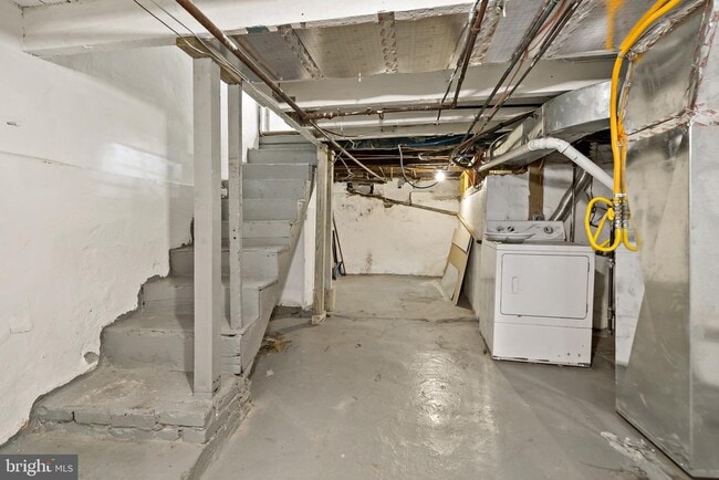 Building Photo - 2326 E Hazzard St