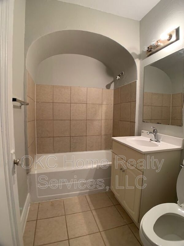 Building Photo - 3815 N Kentucky Ave