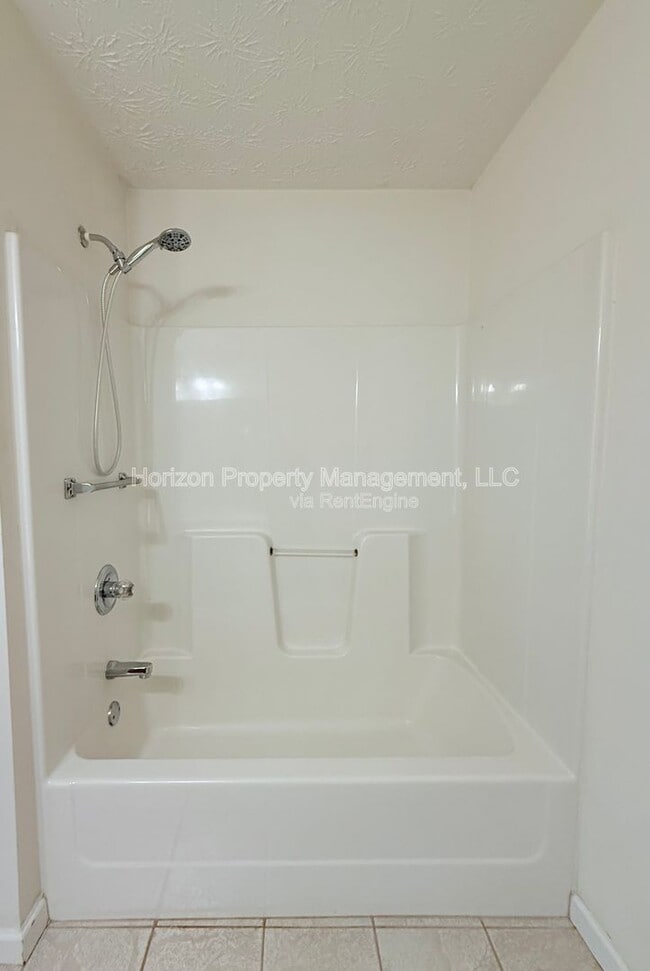 Building Photo - 3975 Hidden Hollow Dr