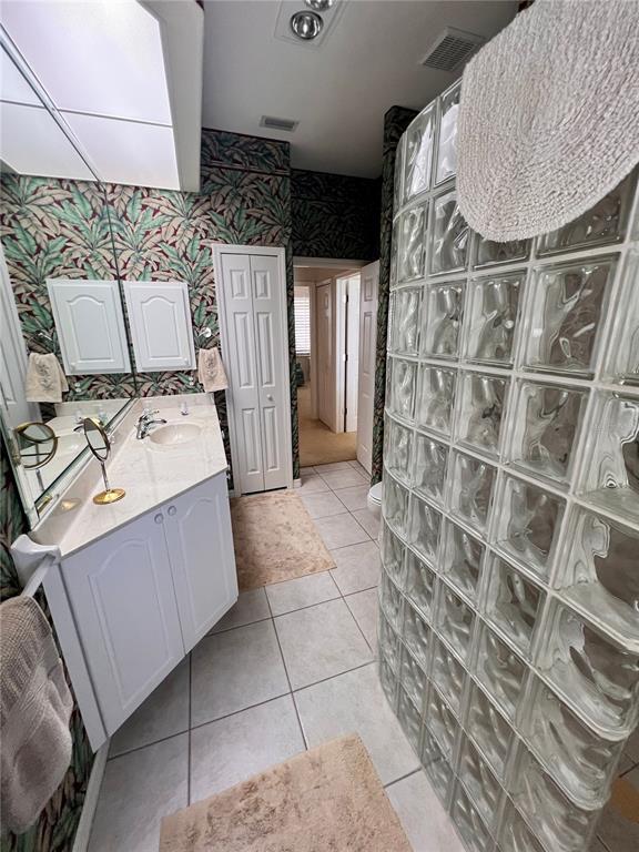 Building Photo - 5480 Sea Edge Dr