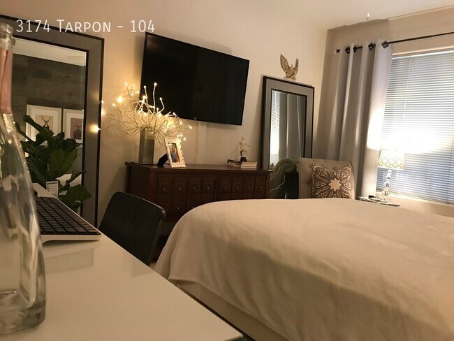 Building Photo - Beautiful 3 Bedroom Condo.