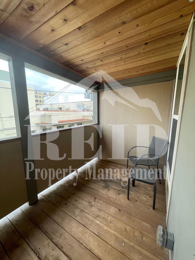 Building Photo - FURNISHED 1 BEDROOM 1 BATH APARTMENT  - BREMERTON