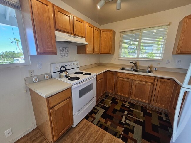 Building Photo - 40 Huina Pl