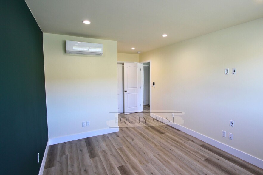 3506 - 3506 Suter St