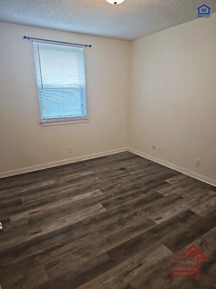 Building Photo - 308 Hawk View Ct