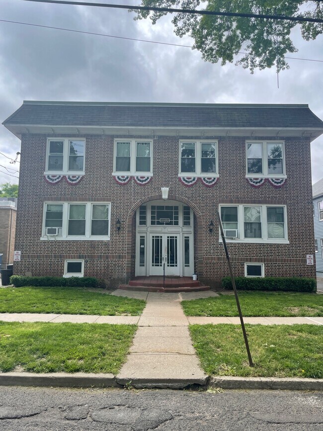 Primary Photo - 222 Denison St