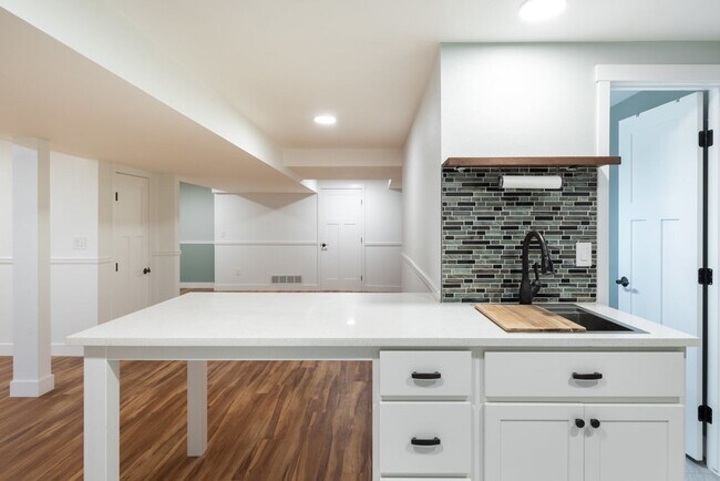 Building Photo - 5 Bedroom 2.5 Bath Retreat in Prime Arvada...