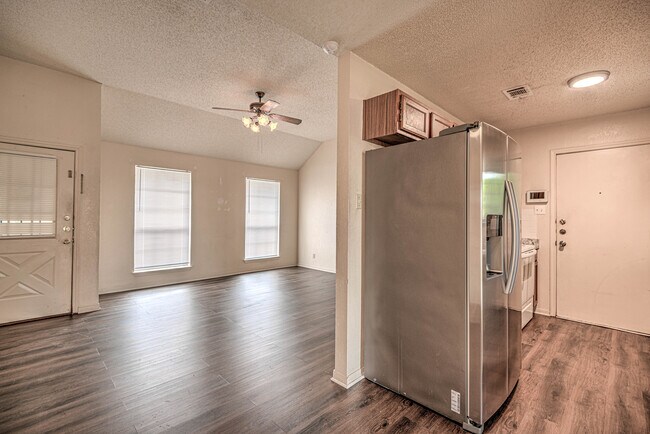 Building Photo - 2803 Willow Springs Rd
