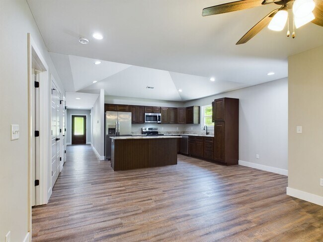 Building Photo - 131