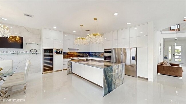 Primary Photo - 8350 Royal County Down Rd