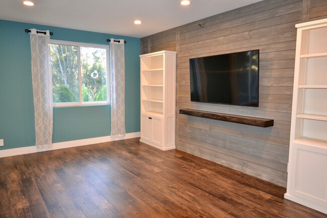 Building Photo - Bankers Hill – 2 BD, 2.5 BA! Two Assigned ...