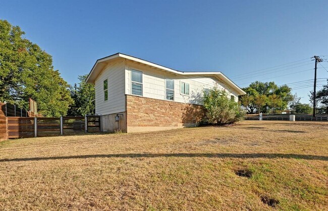 Building Photo - 1900 Cedar Ave