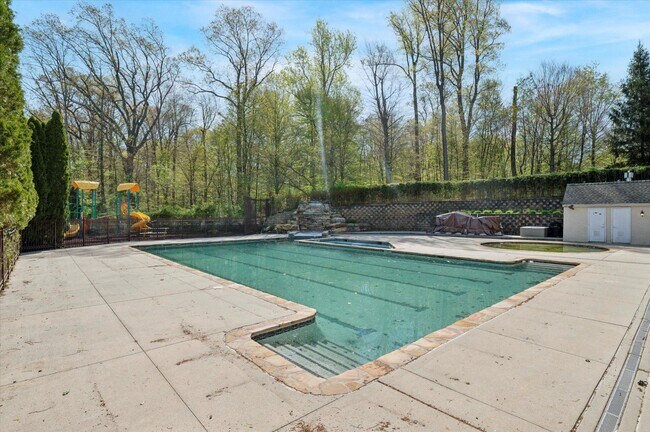 Building Photo - 103 Birchwood Dr