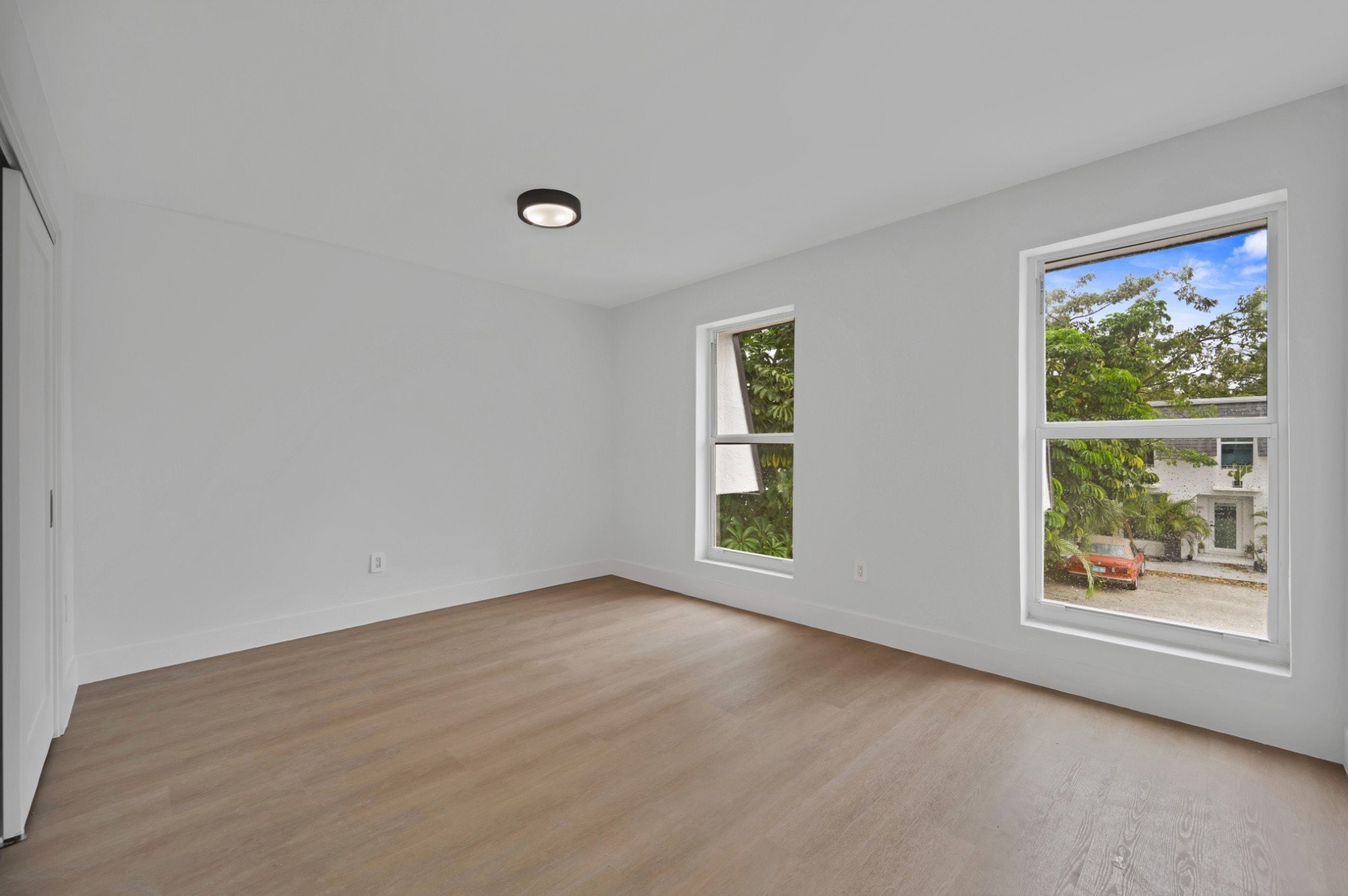 Building Photo - 13514 NE 23rd Pl