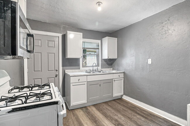 Building Photo - 3127 Southern Ave