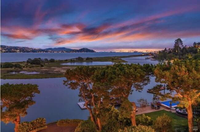 Primary Photo - Amazing Unit in Water Front Strawberry Home